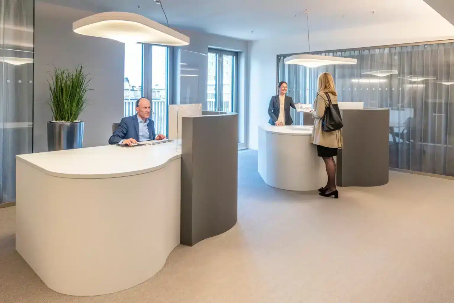 Büroservice Empfangsmitarbeiter Business Center Frankfurt Opernplatz XIV